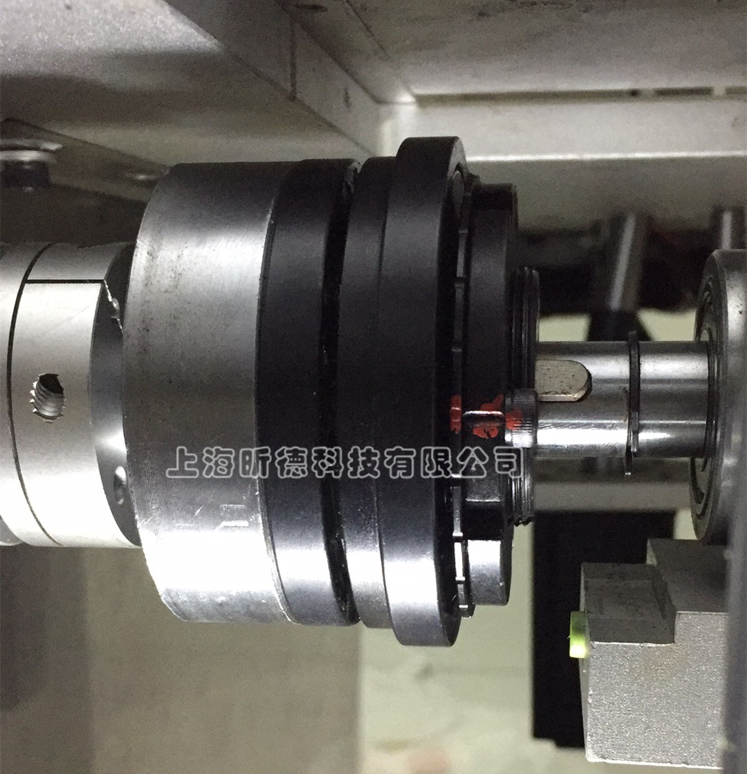 How to adjust the torque of a ball-type torque limiter?